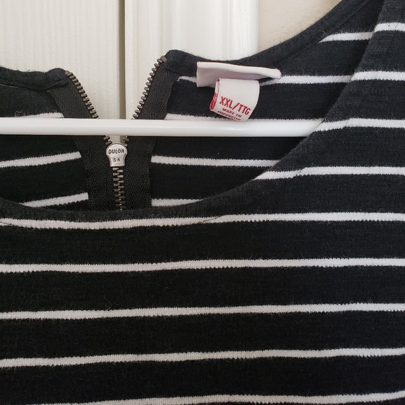 QUARTER SLEEVE BLOUSE | BLACK WITH WHITE STRIPES - Picture 2 of 4